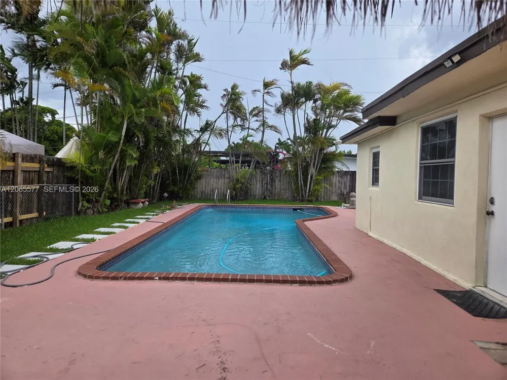 10500 SW 30th St Miami, FL 33165