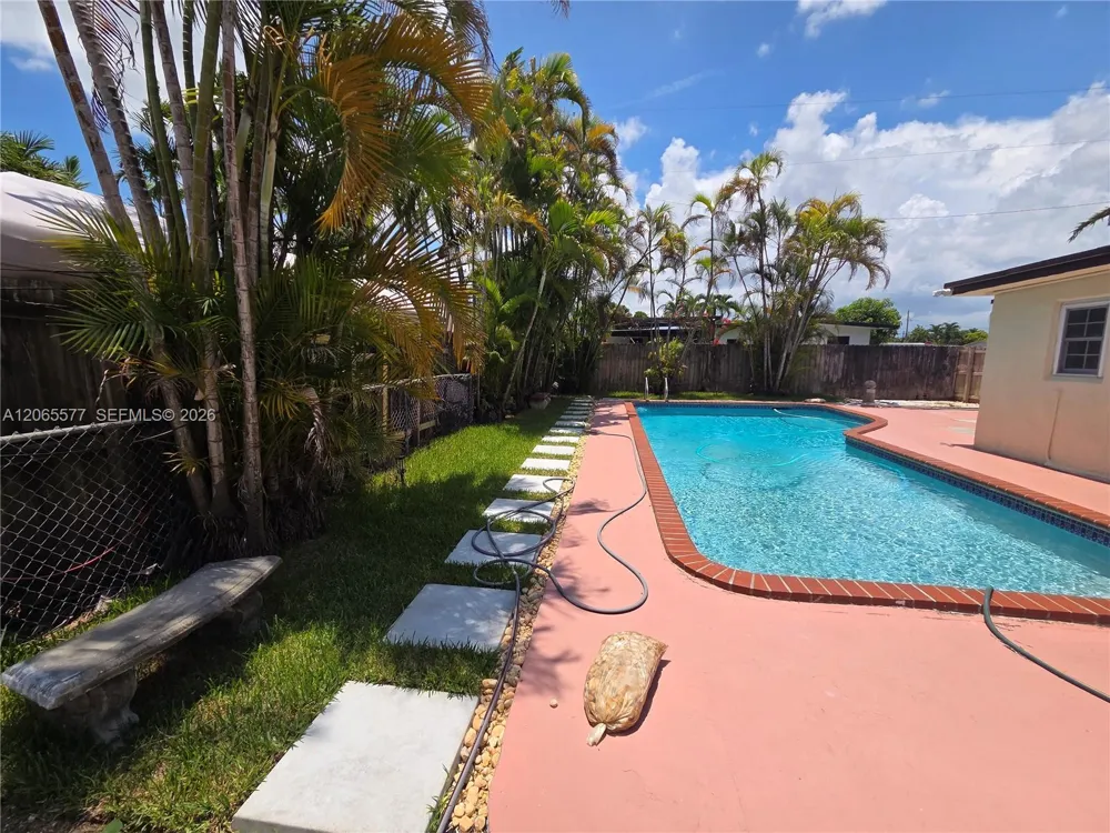 10500 SW 30th St Miami, FL 33165