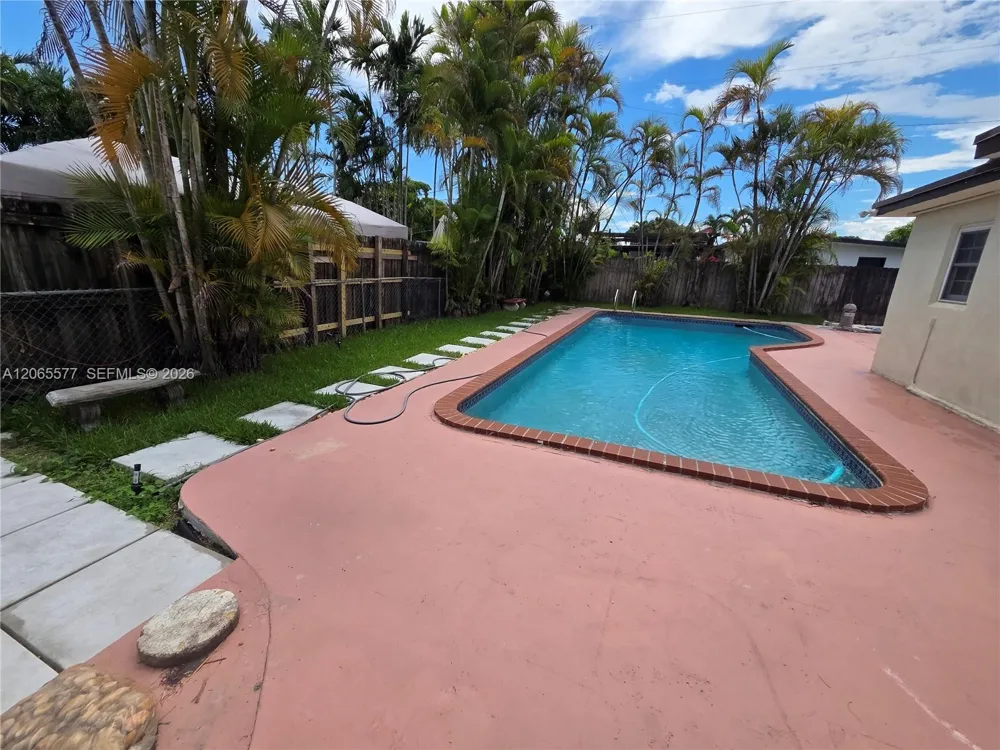 10500 SW 30th St Miami, FL 33165