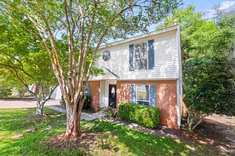 820 Sparkleberry Cove