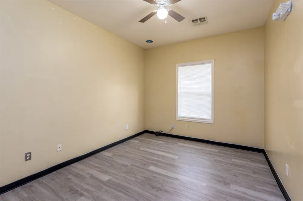 4 W Hillcrest Way Okemah, OK 74859