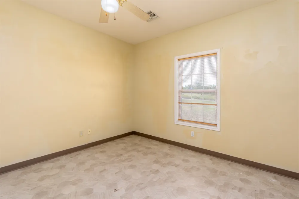 4 W Hillcrest Way Okemah, OK 74859