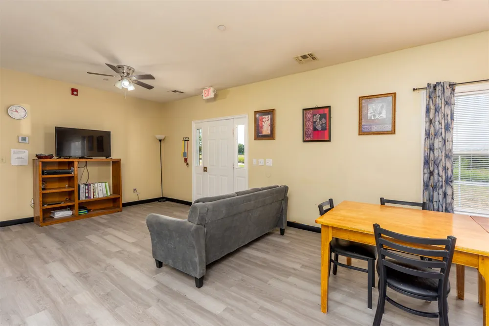 4 W Hillcrest Way Okemah, OK 74859