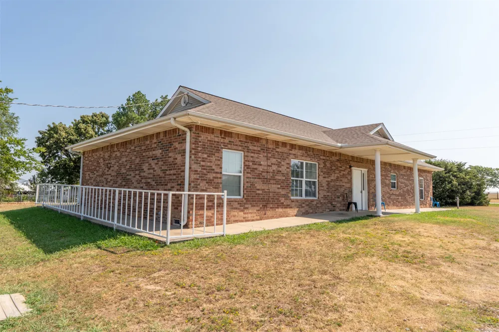 4 W Hillcrest Way Okemah, OK 74859