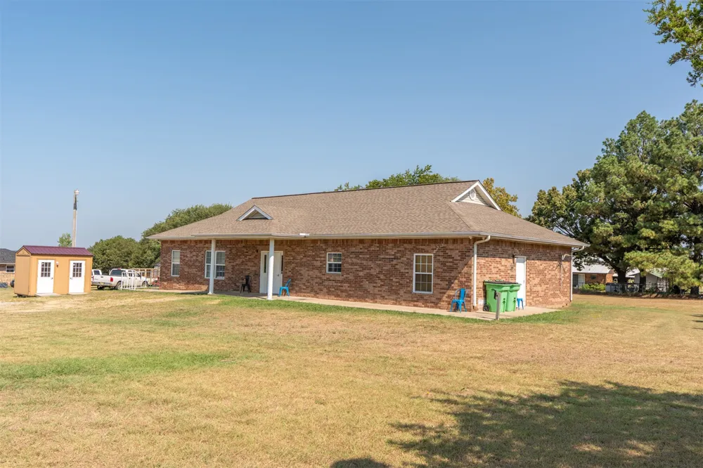 4 W Hillcrest Way Okemah, OK 74859