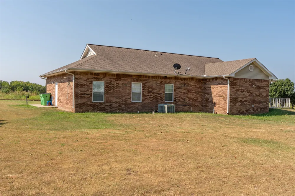 4 W Hillcrest Way Okemah, OK 74859