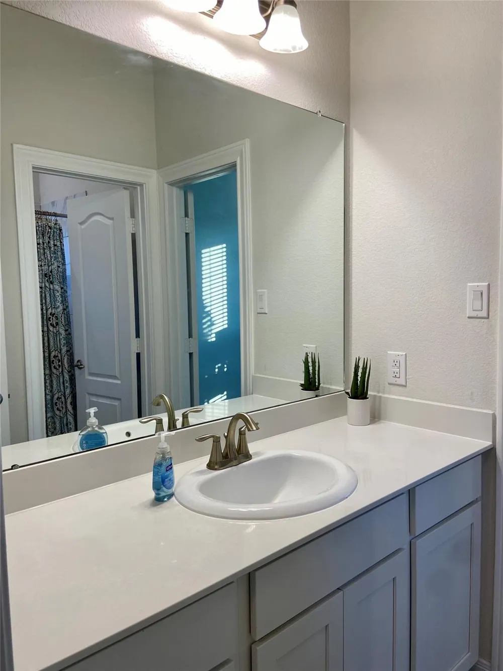 12106 Champions Forest Drive Mont Belvieu, TX 77535