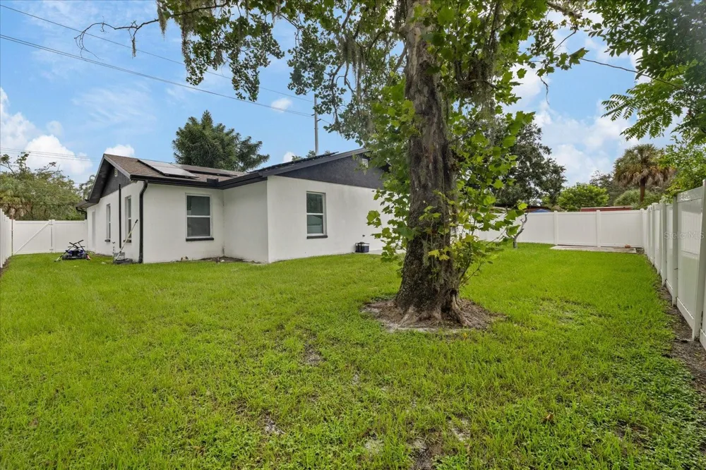 3209 E HANNA AVENUE Tampa, FL 33610