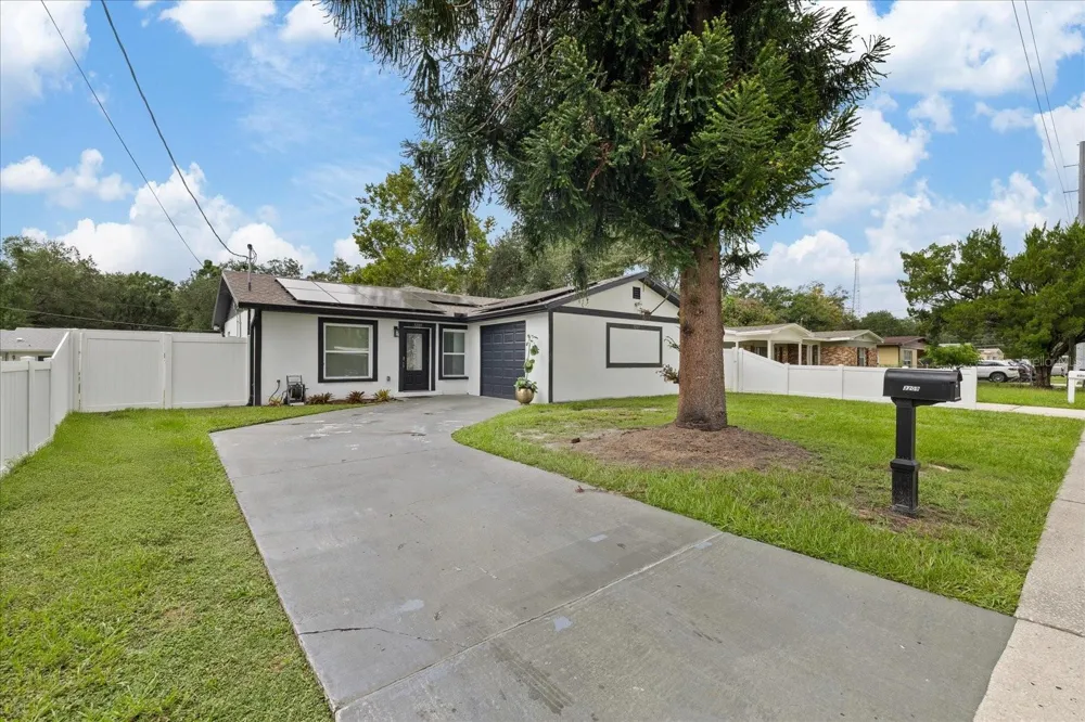 3209 E HANNA AVENUE Tampa, FL 33610