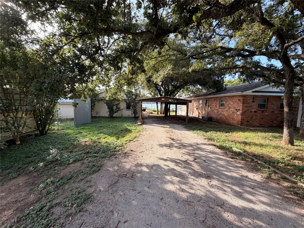 223 Avolyn Drive Brownwood, TX 76801