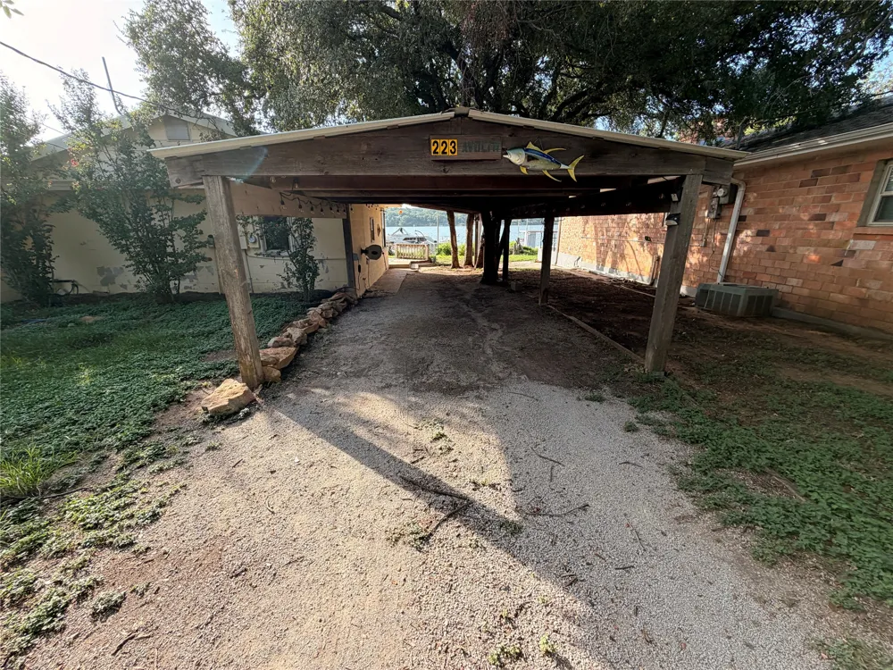 223 Avolyn Drive Brownwood, TX 76801