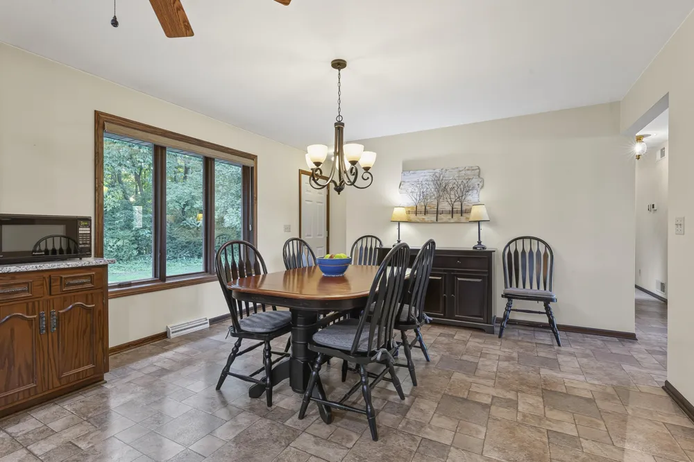 200 560 W Valparaiso, IN 46385