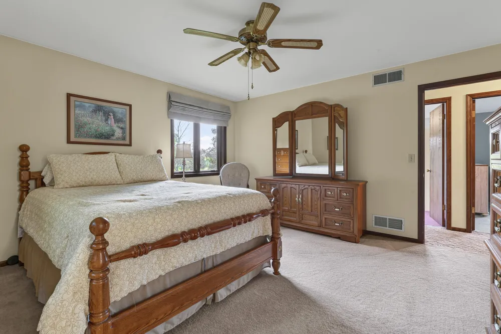 200 560 W Valparaiso, IN 46385