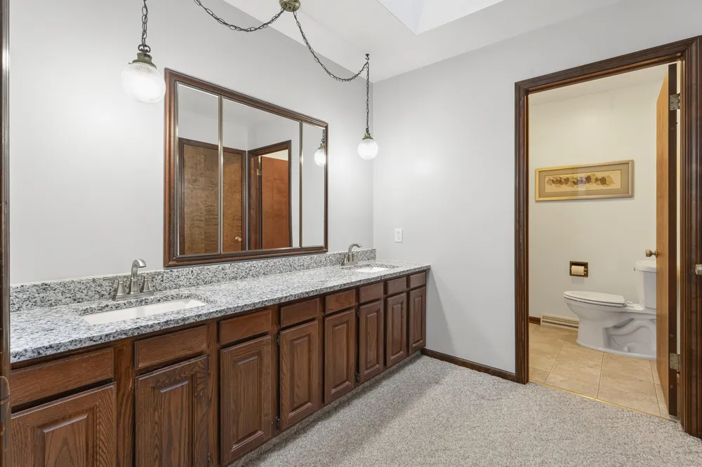 200 560 W Valparaiso, IN 46385
