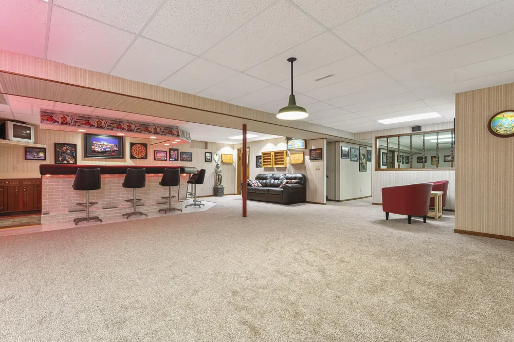 200 560 W Valparaiso, IN 46385