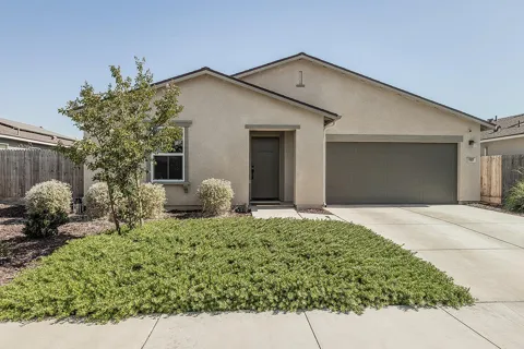 1105 E Packwood