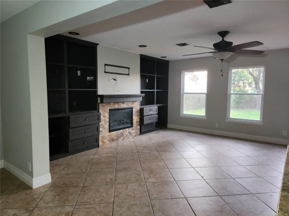 131 Woodhaven Ingleside, TX 78362