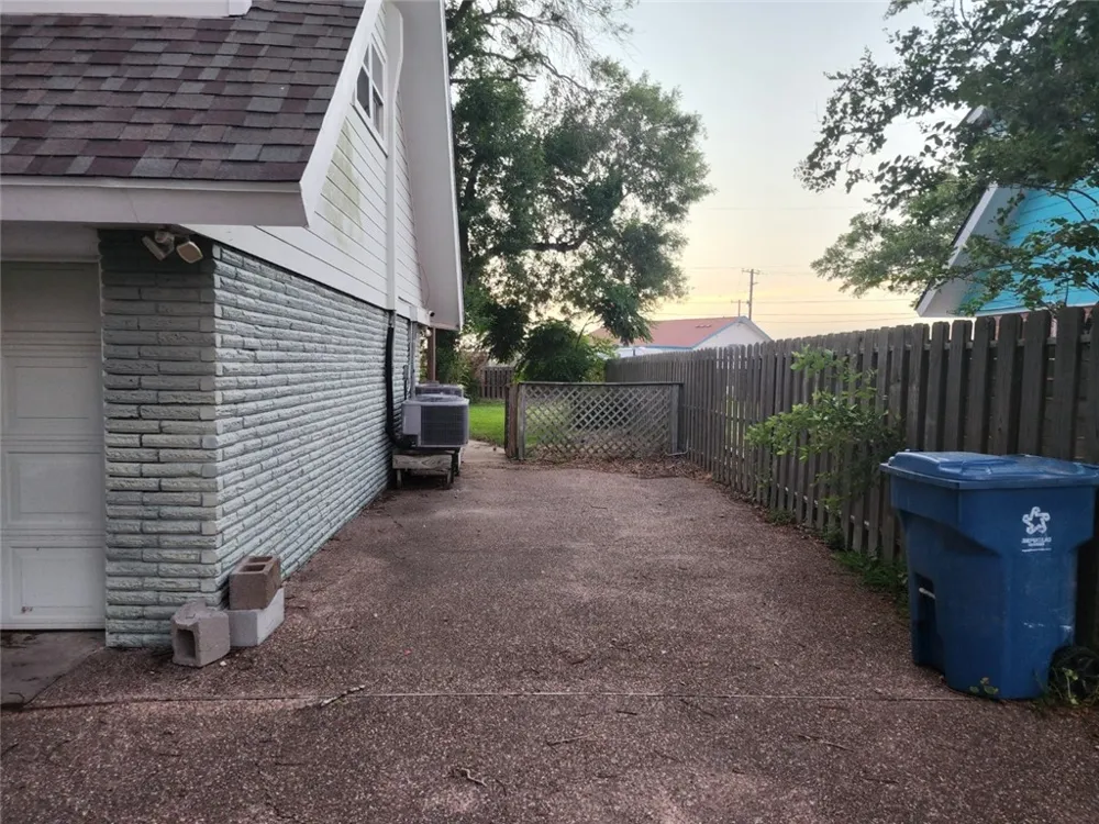 131 Woodhaven Ingleside, TX 78362