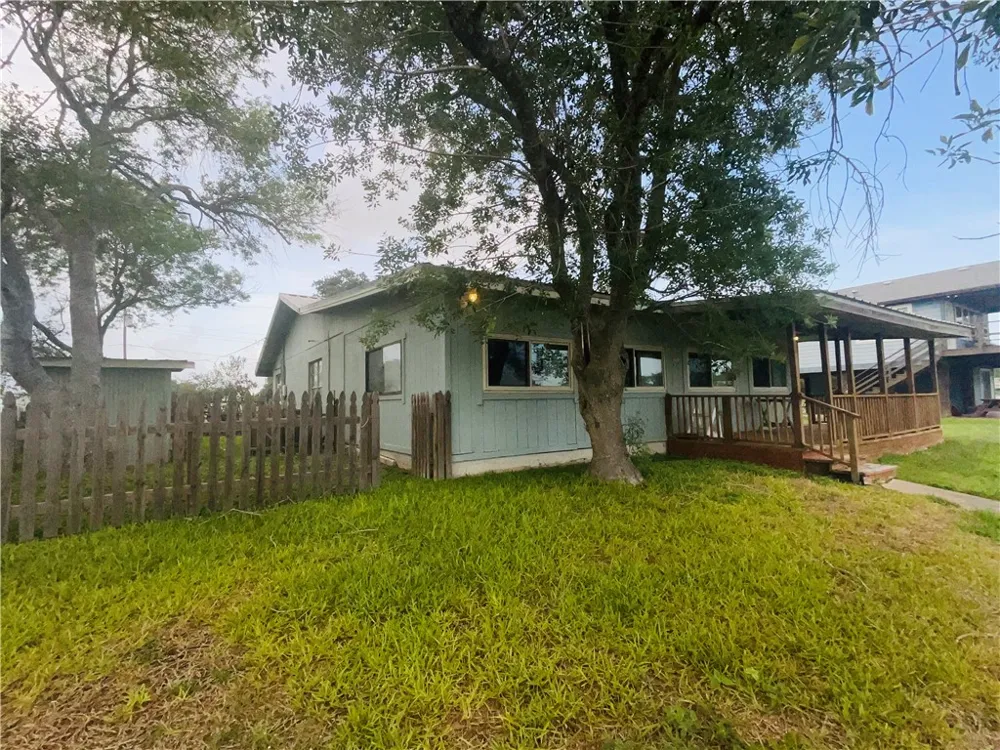 105 CANAL ST Mathis, TX 78368