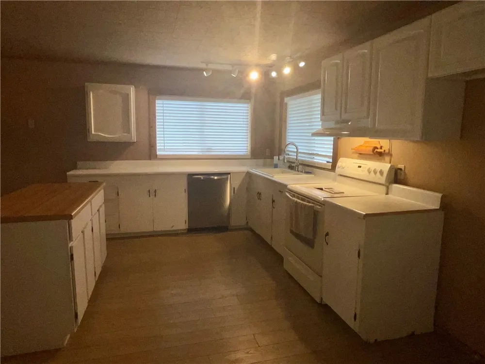 105 CANAL ST Mathis, TX 78368