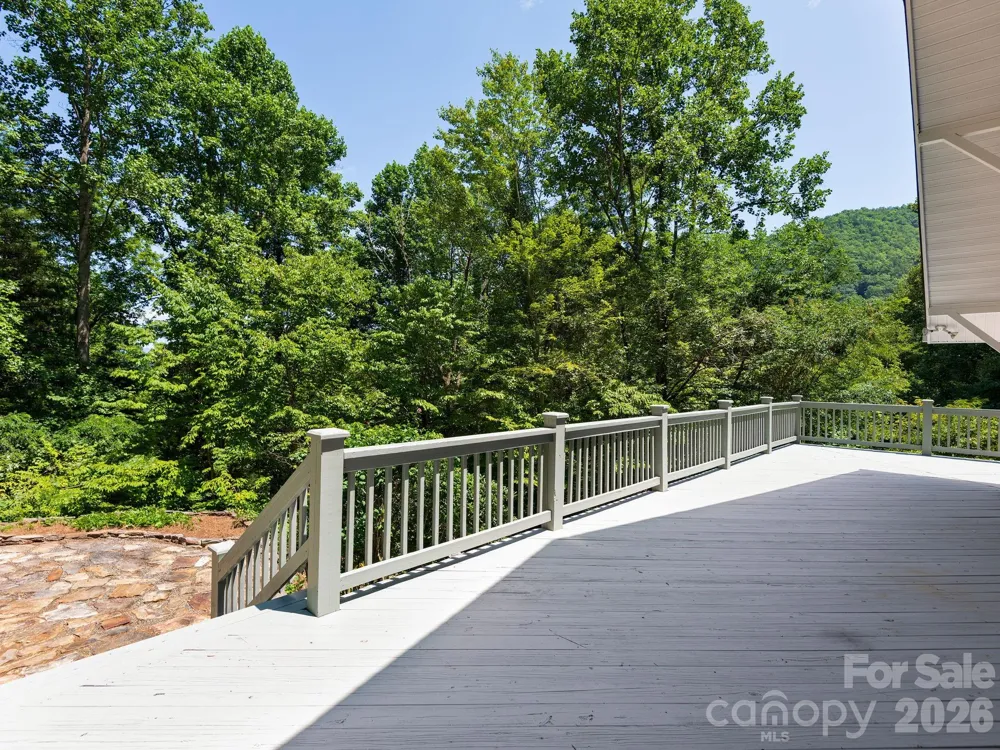 1572 Brushy Fork Road Sylva, NC 28779