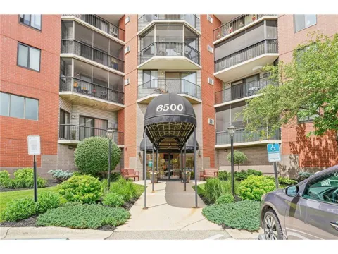 6500 Woodlake Drive #702