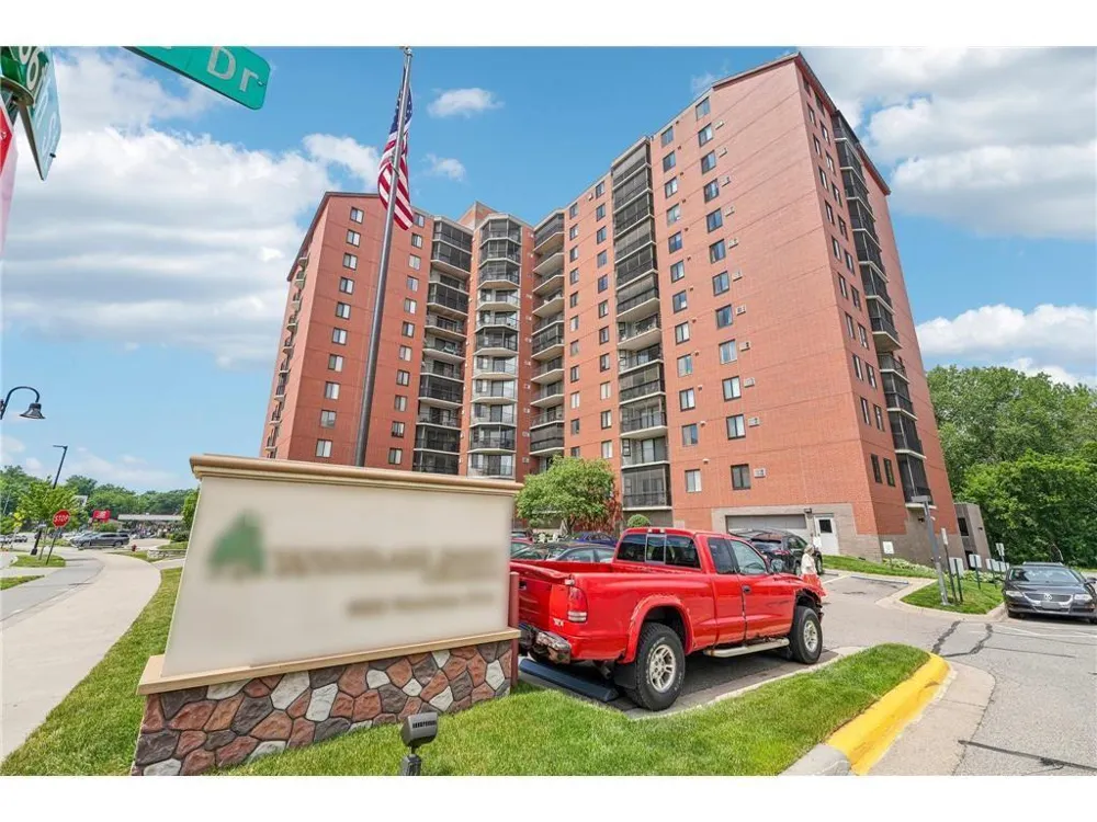 6500 Woodlake Drive #702 Richfield, MN 55423