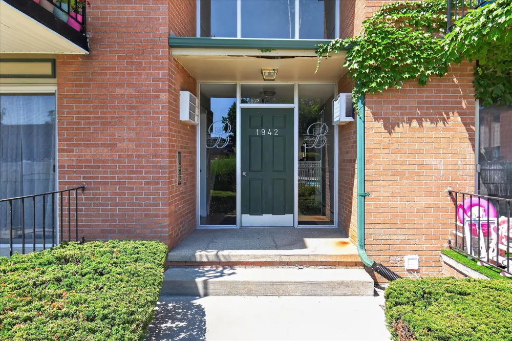 1942 Axtell Drive #3 Troy City, MI 48084