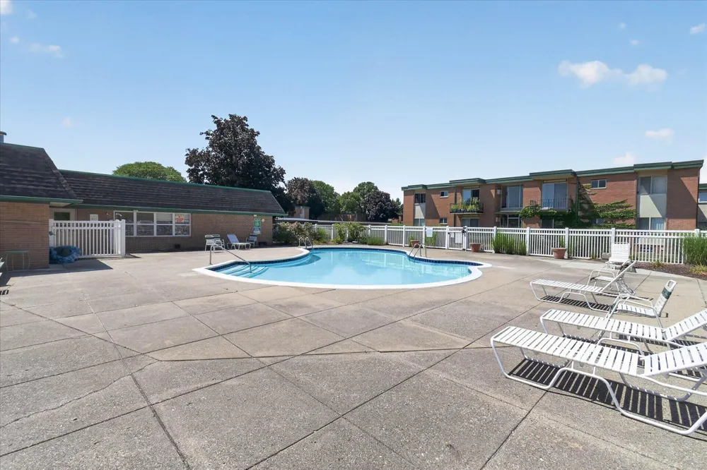 1942 Axtell Drive #3 Troy City, MI 48084