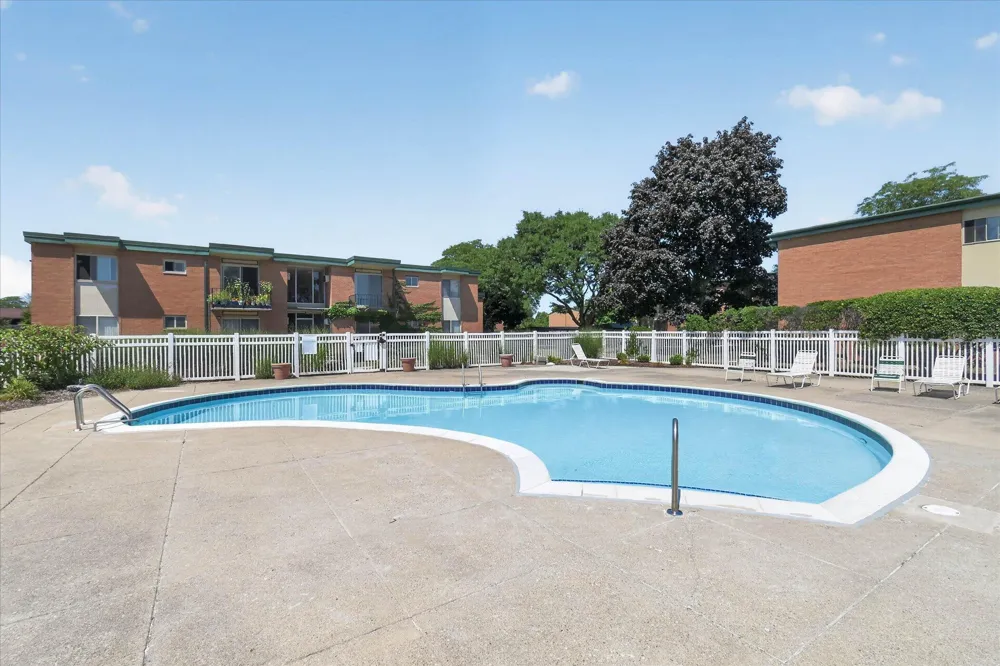 1942 Axtell Drive #3 Troy City, MI 48084