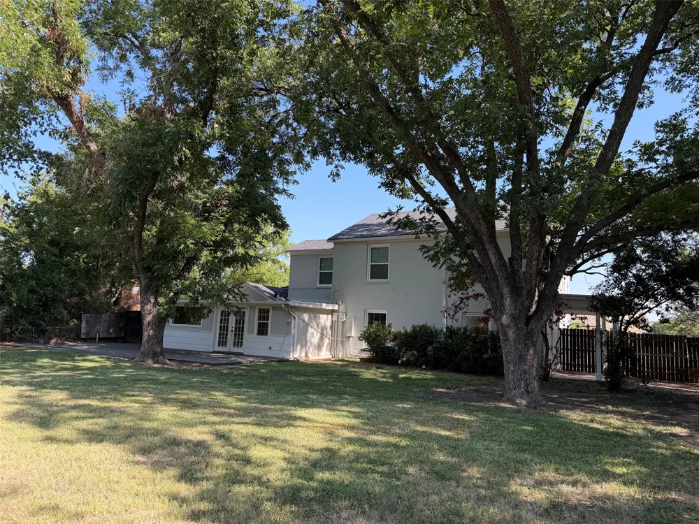 926 Calaveras Street Graham, TX 76450