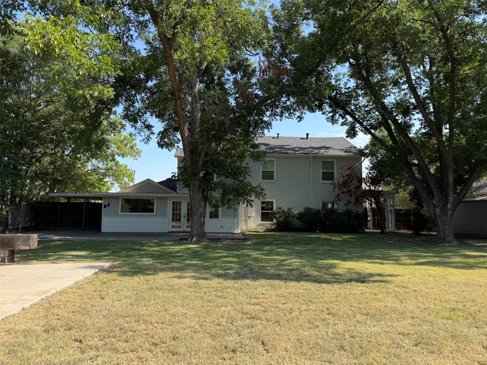 926 Calaveras Street Graham, TX 76450