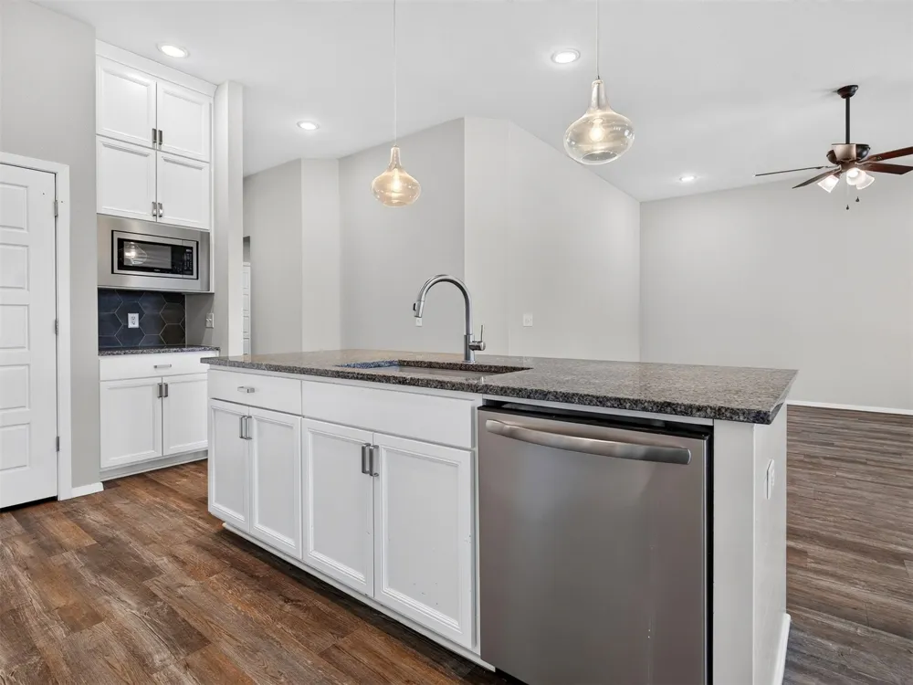 12404 130 EastAvenue Collinsville, OK 74021