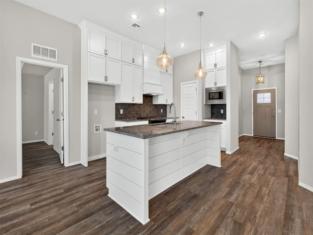 12404 130 EastAvenue Collinsville, OK 74021