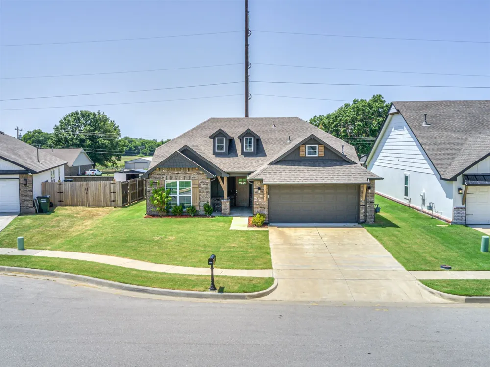 12404 130 EastAvenue Collinsville, OK 74021