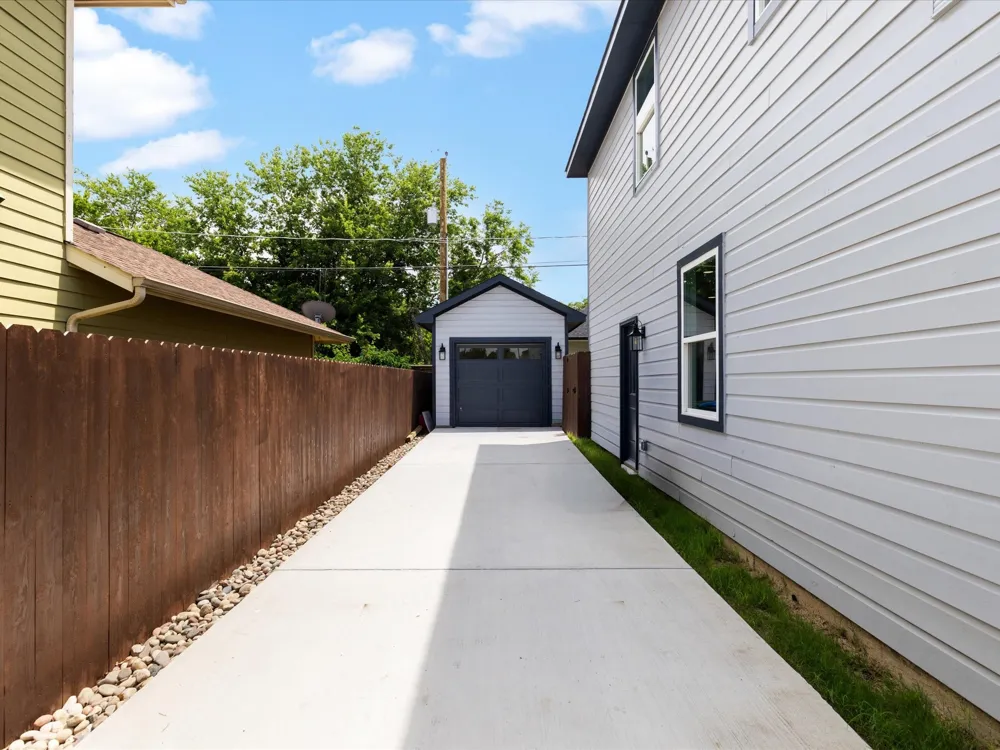 1104 E Annie Street Fort Worth, TX 76104