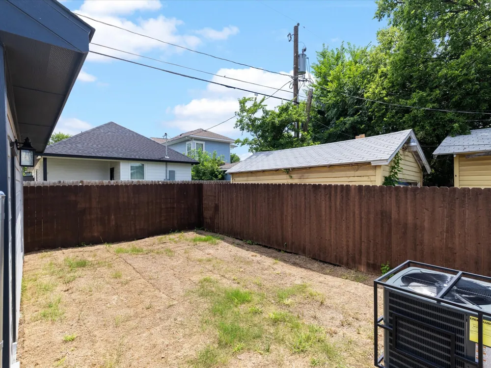 1104 E Annie Street Fort Worth, TX 76104