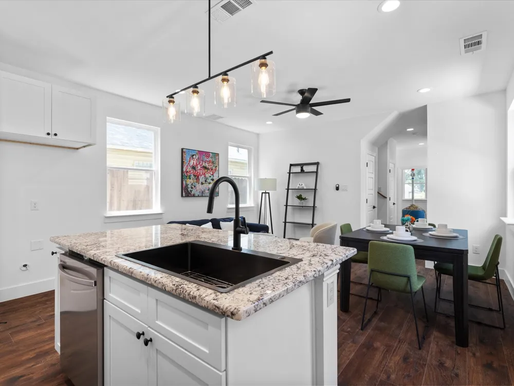 1104 E Annie Street Fort Worth, TX 76104