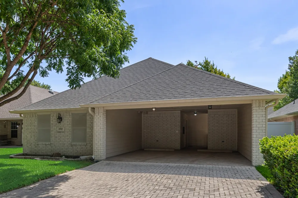 104 Enchanted Court Red Oak, TX 75154