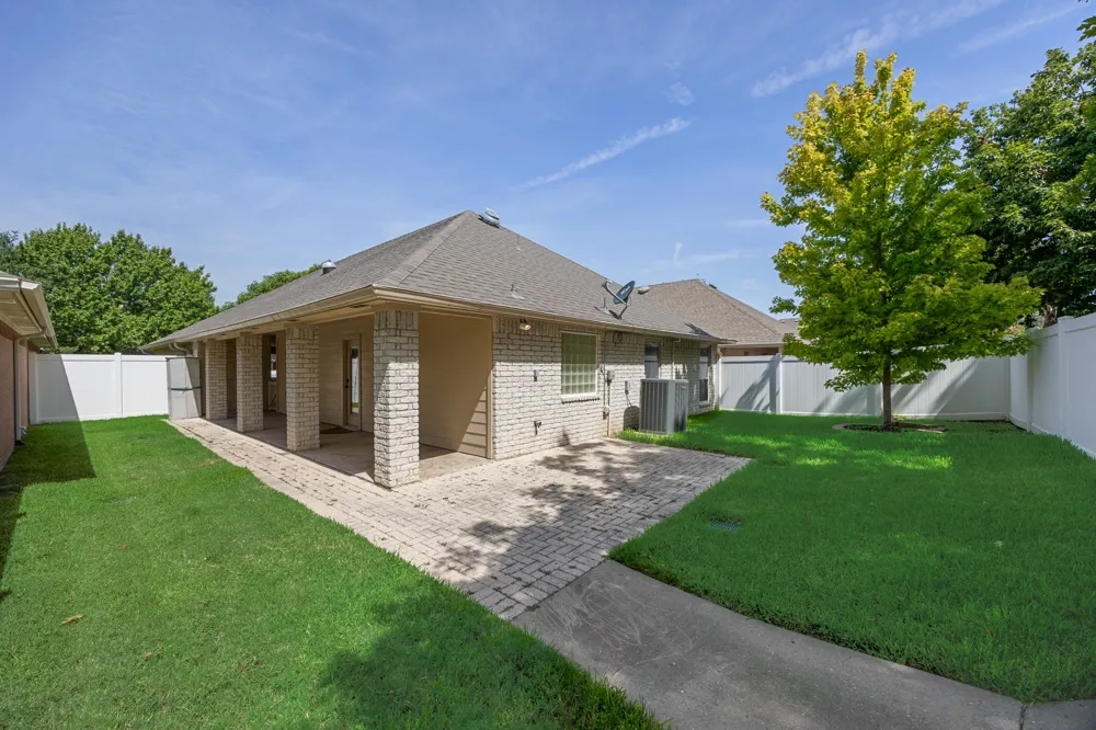 104 Enchanted Court Red Oak, TX 75154