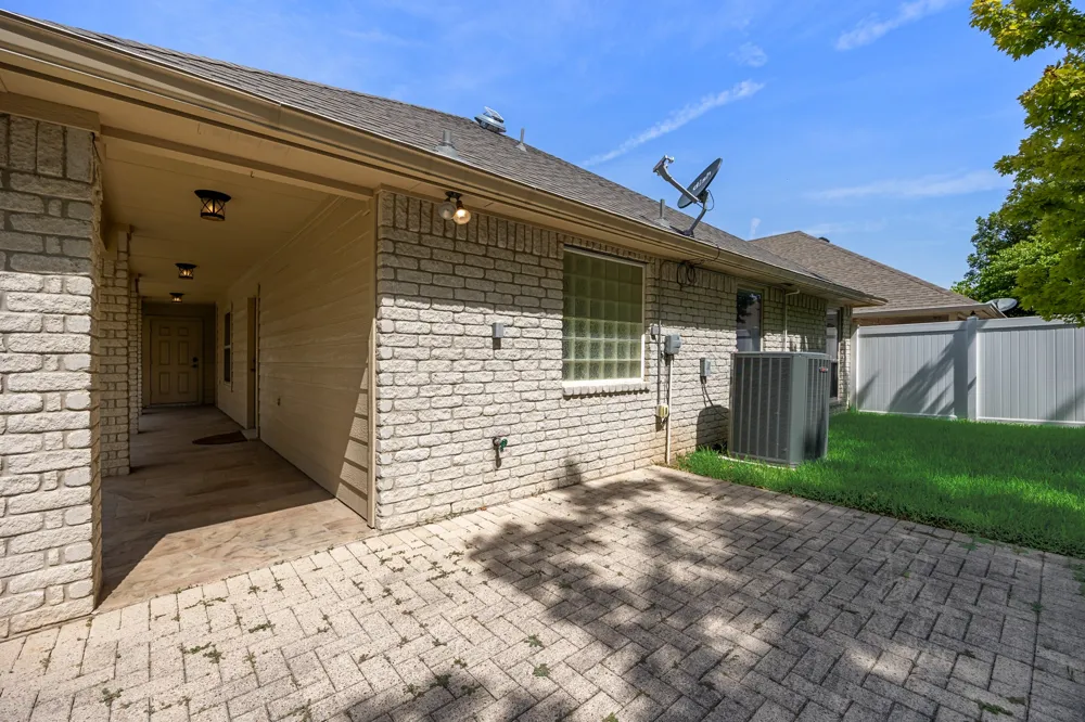 104 Enchanted Court Red Oak, TX 75154