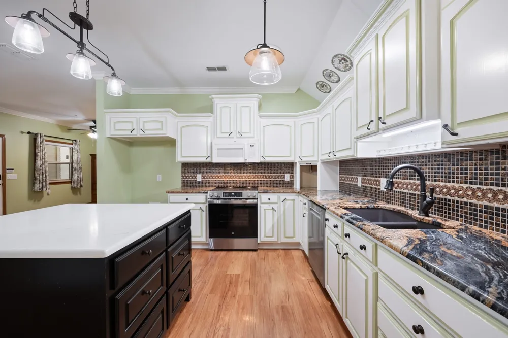 104 Enchanted Court Red Oak, TX 75154