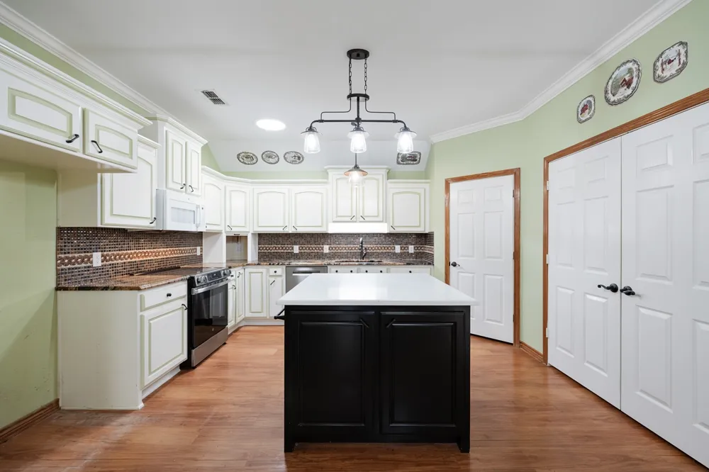 104 Enchanted Court Red Oak, TX 75154