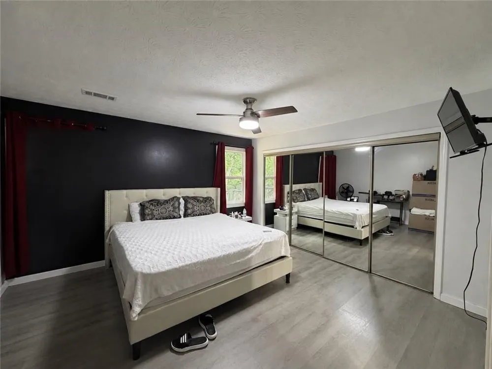 2301 Marshes Glenn Drive Norcross, GA 30071