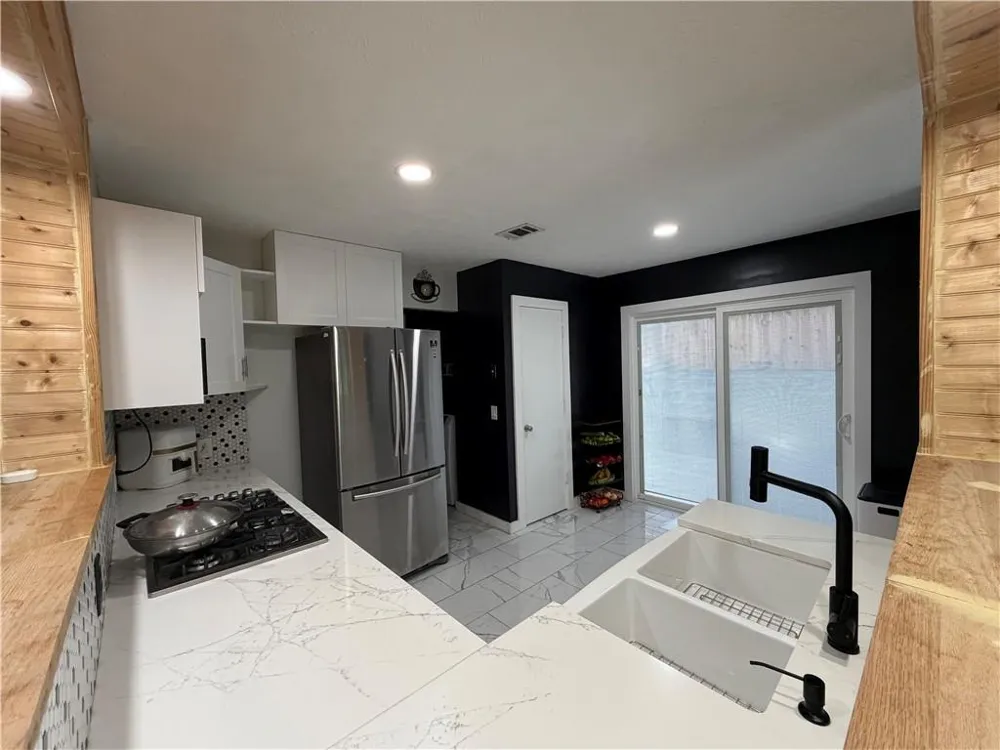 2301 Marshes Glenn Drive Norcross, GA 30071