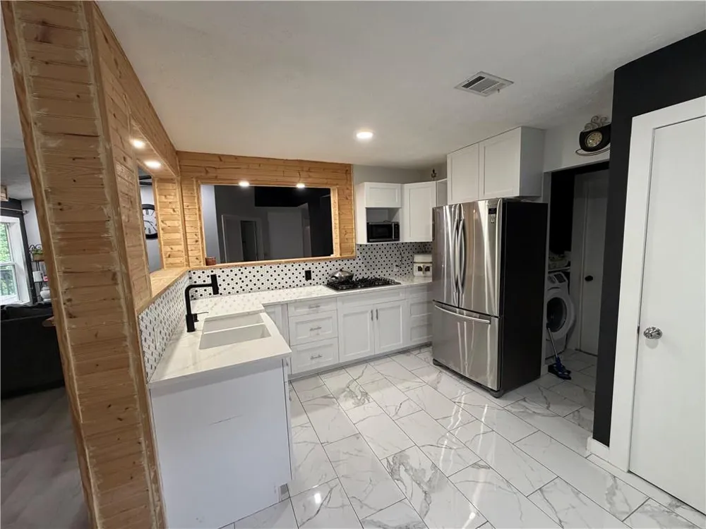 2301 Marshes Glenn Drive Norcross, GA 30071