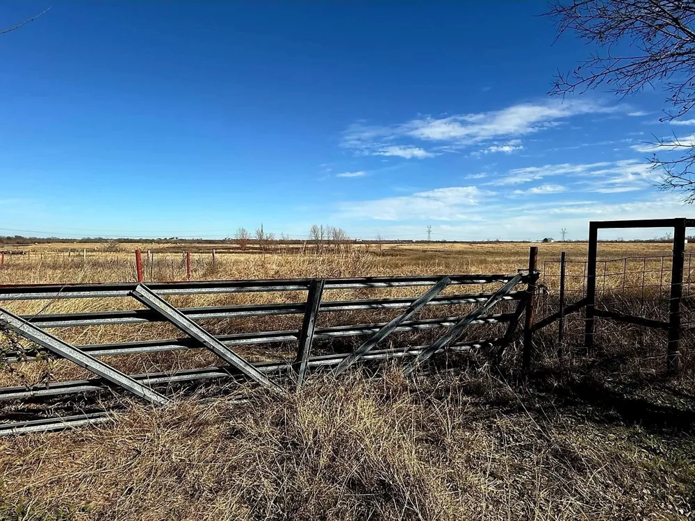B Lane Lane Ennis, TX 75119
