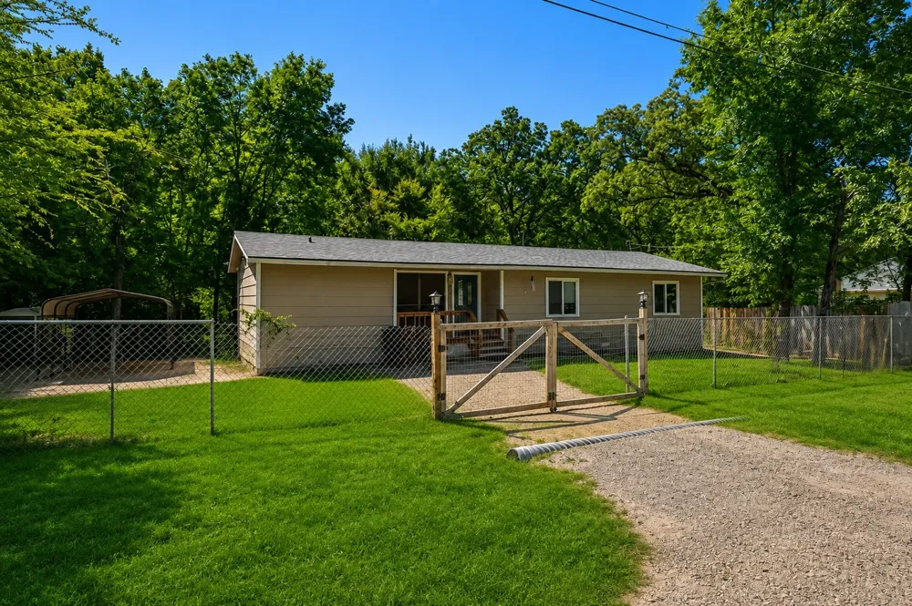 120 Garner Drive Mabank, TX 75156
