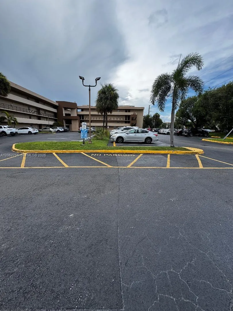 702 NW 87th Ave #105 Miami, FL 33172