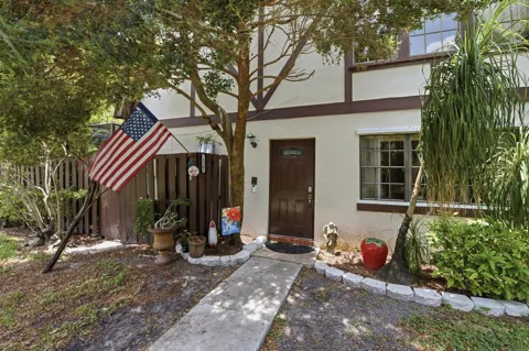 126 WEYBRIDGE CIRCLE #B